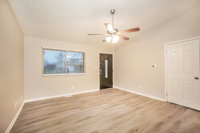 Building Photo - 711 Shady Creek Dr