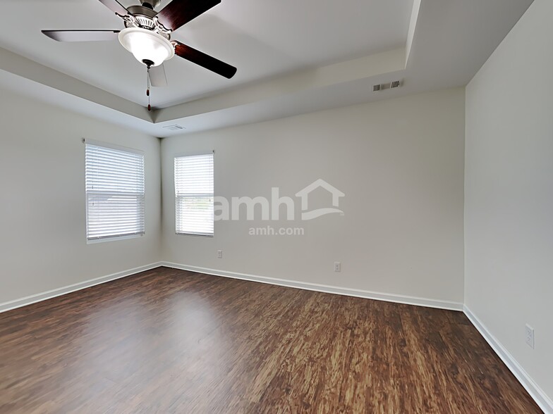 Building Photo - 13 Crabapple Cir