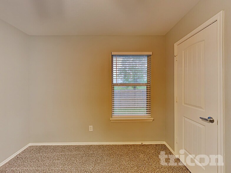 Building Photo - 626 Chapman Dr