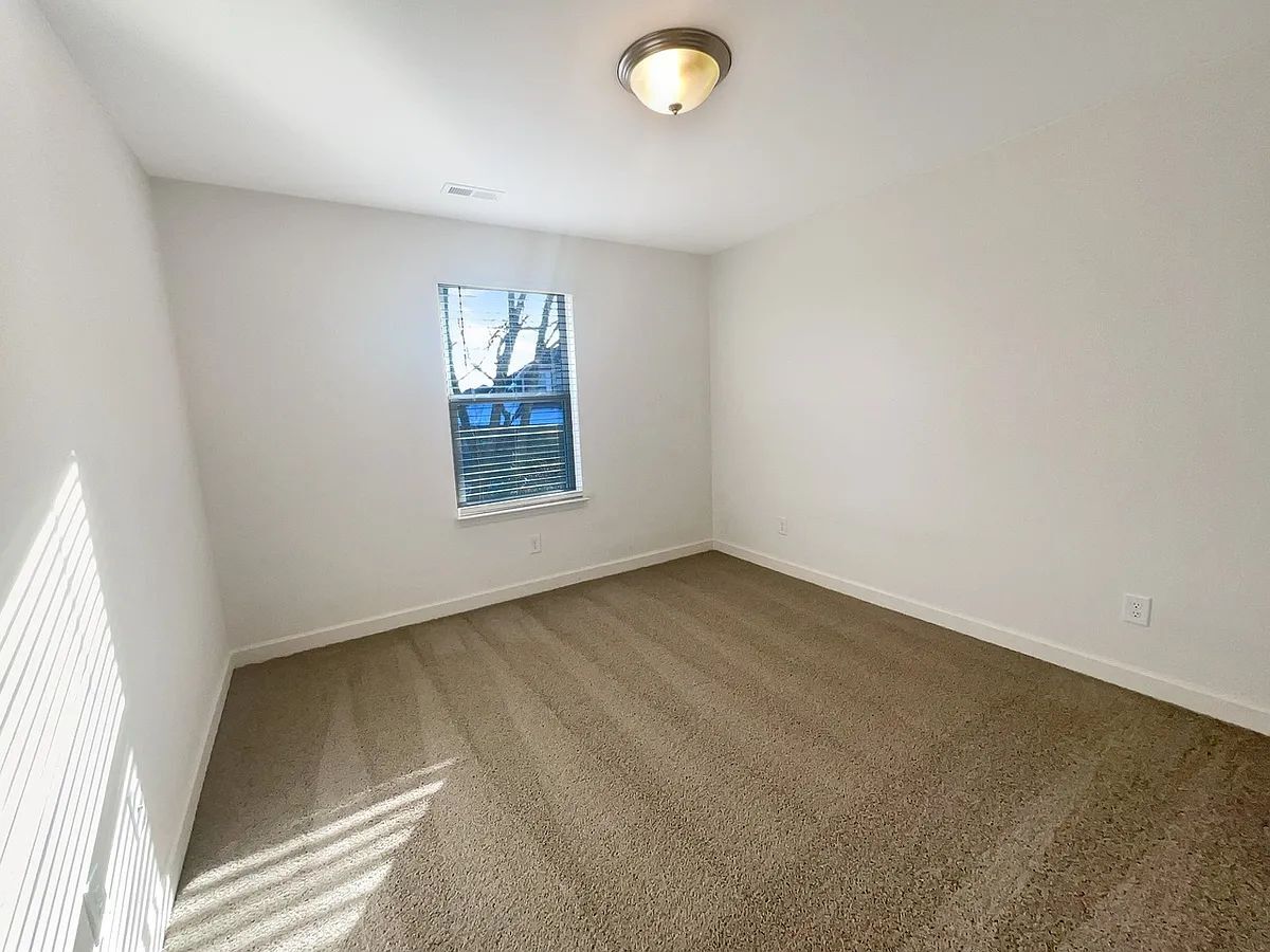 Building Photo - 4443 Chusto Dr