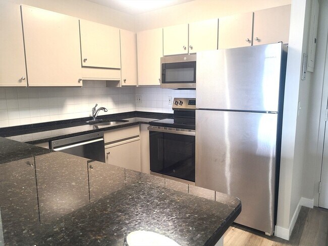 Building Photo - 576 Washington St