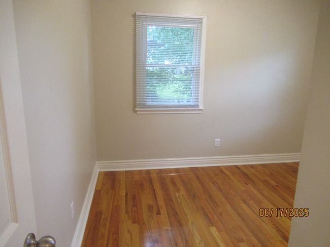Building Photo - 105 Loomis Ave