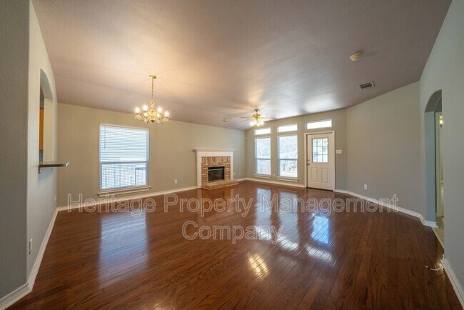 Building Photo - 1435 Bluff Forest