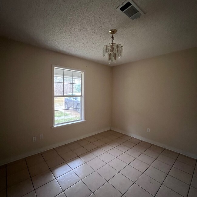 Building Photo - 161 Pinehill Mnr