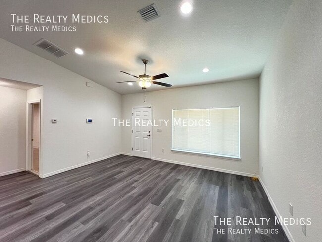 Building Photo - 297 Malauka Loop