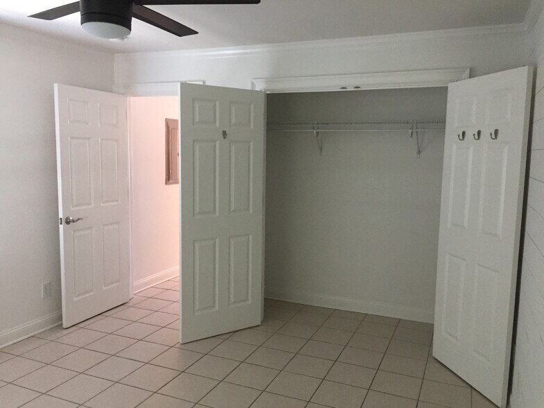 large bedroom closet - 318 W Wayne St