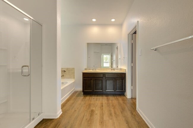 Building Photo - 14469 Sugar Pines Dr