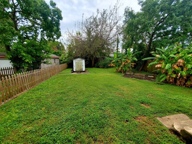 Building Photo - Large one story 3 bedroom Victorian cottage