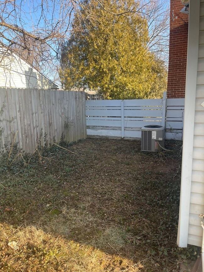 Building Photo - 11 Malvina Ln