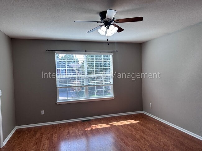 Building Photo - 1041 W Laurenwood Ln