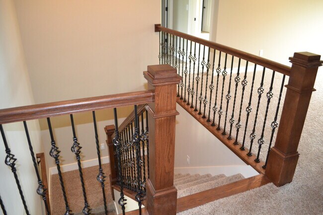 Building Photo - 5627 Spicewood Dr