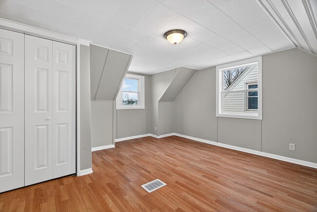 Building Photo - 106 164th St