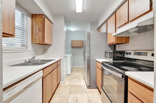 Building Photo - 2800 Jeanetta St