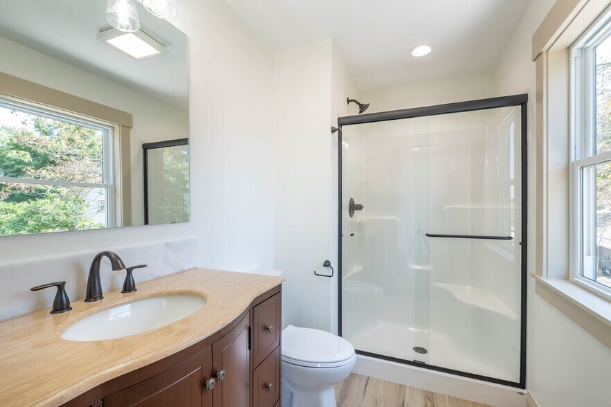 Building Photo - 261 Gay St