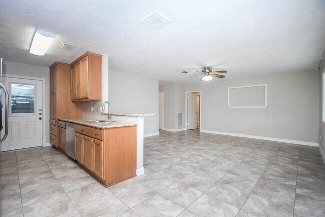 Building Photo - 13607 Elm Ct