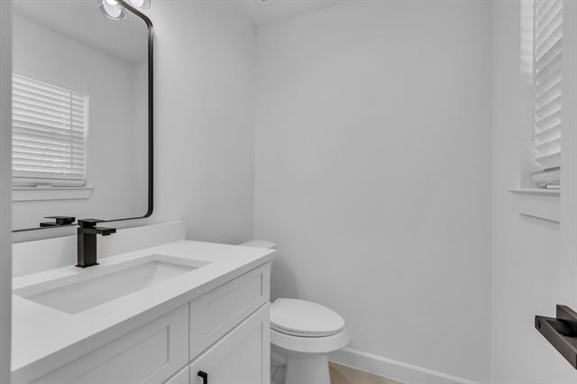 Building Photo - 817 N Shore Dr