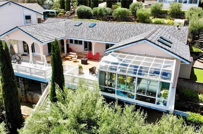 Building Photo - 8242 N Heights Dr