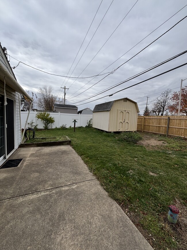 Building Photo - 53 Pinewood Dr