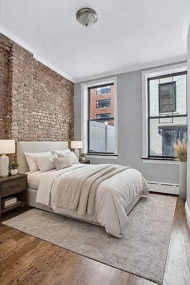 Building Photo - 350 W 21st St