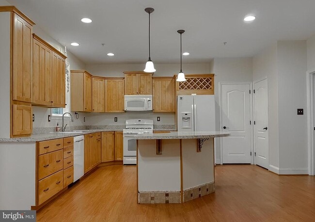 Building Photo - 46230 Sylvan Ct