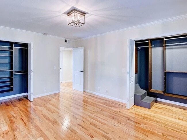 Building Photo - 5025 Hillsboro Pike