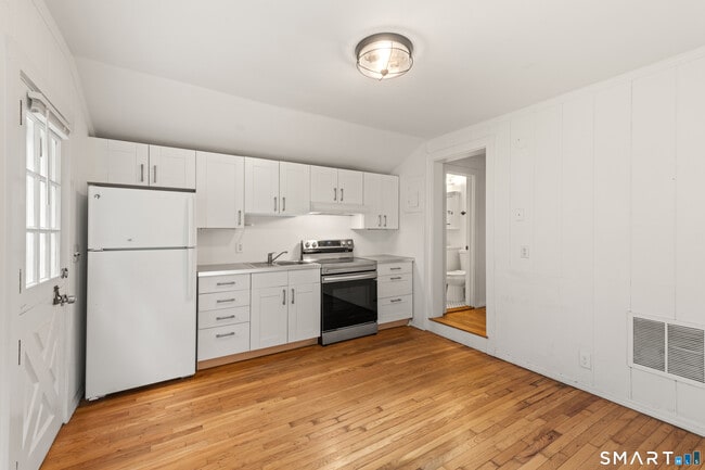 Building Photo - 527 Danbury Rd