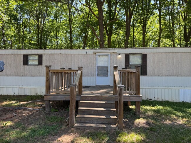 Building Photo - Two Bedroom Single Wide in Troutman