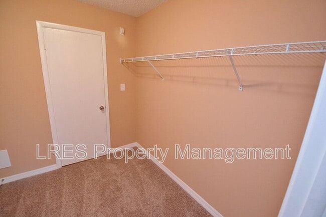 Building Photo - 300 Cherokee Ct