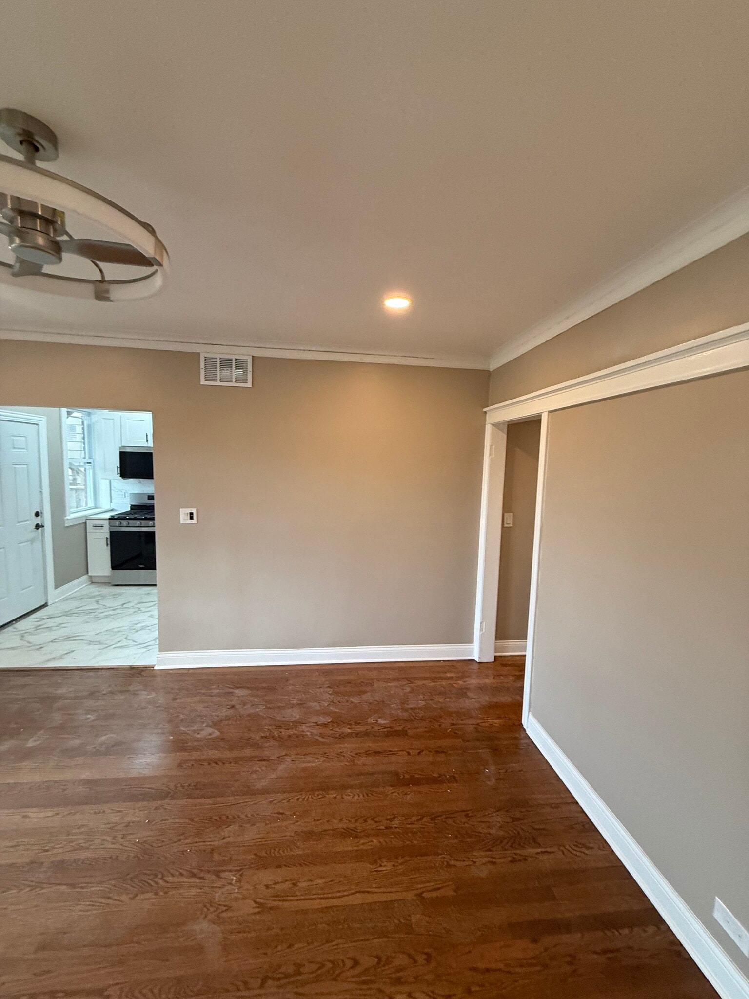 Dining/Family room - 1629 W Granville Ave