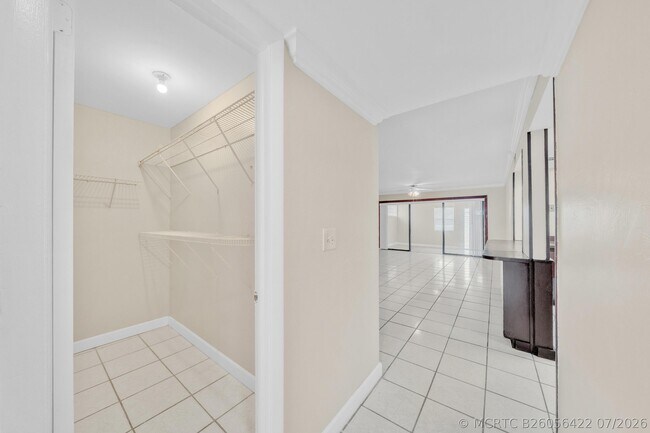 Building Photo - 221 NW 43rd Pl