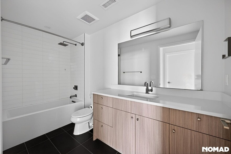 Building Photo - 2718 Pine St