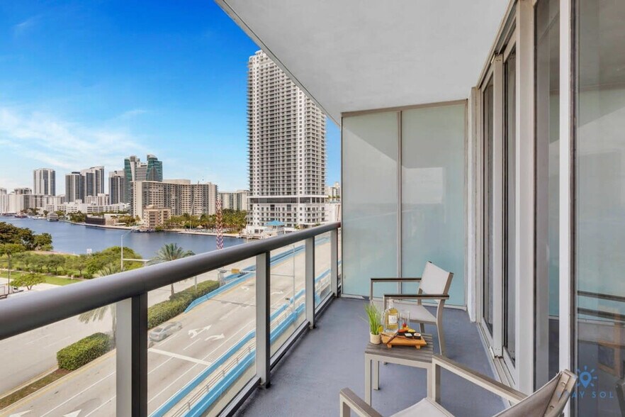 Building Photo - 2602 E Hallandale Beach Blvd