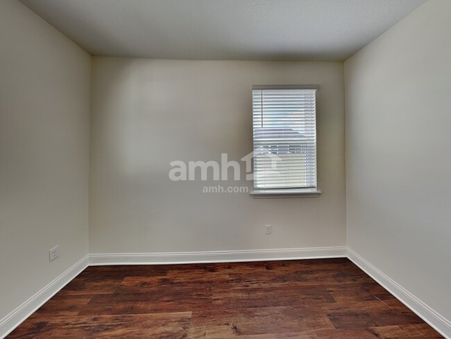 Building Photo - 400 Banyan Frst Dr