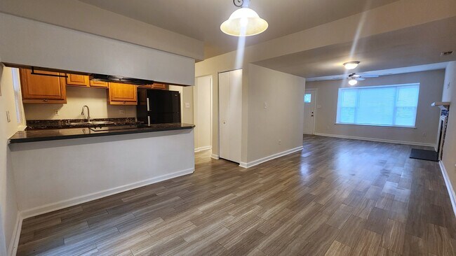 Building Photo - 3222 Scarborough Way