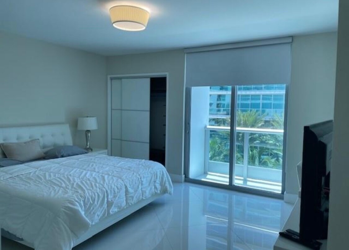 Building Photo - 9401 Collins Ave