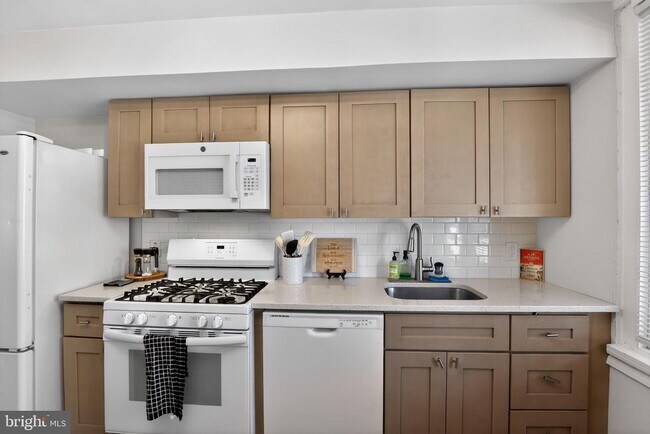 Building Photo - 47 E Madison Ave