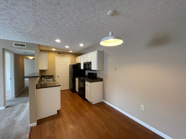 Building Photo - 5558 Garden Ridge