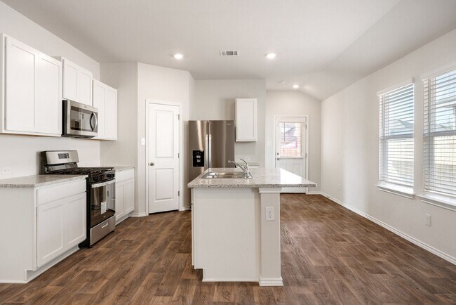 Building Photo - Beautiful 3 Bed Home in Preserve at Medina | Granite Counters, Covered Patio & Community Amenities