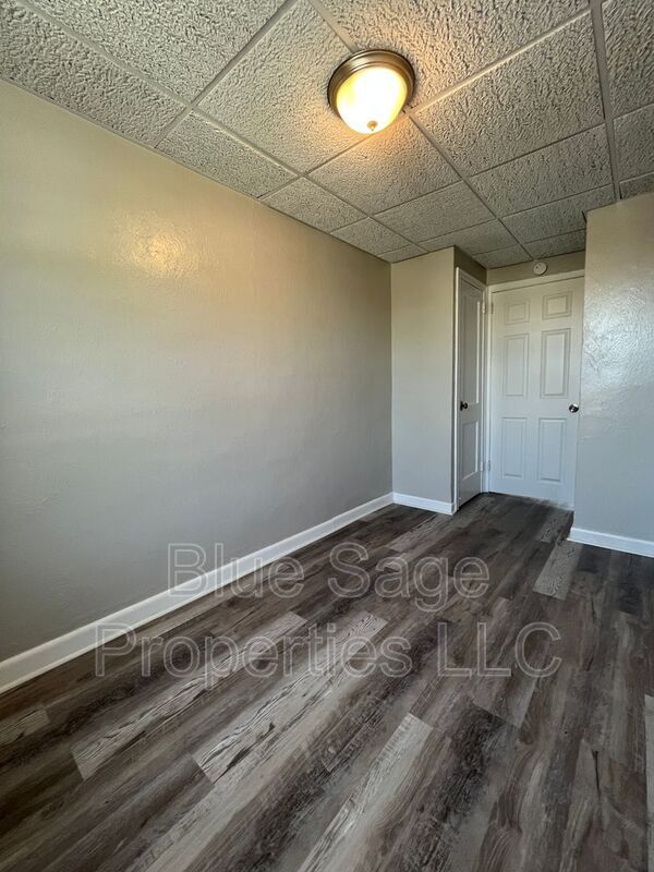 Building Photo - 15 King Ave