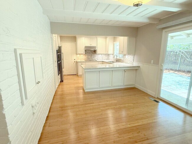 Building Photo - Remodeled One Story Home Located In Desirable Lafayette !