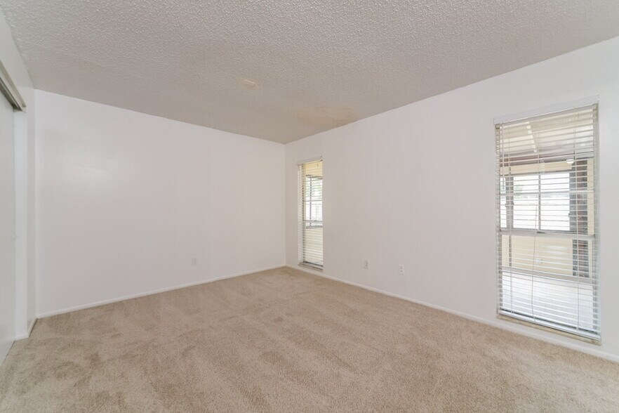 Building Photo - 123 Hidalgo Ave