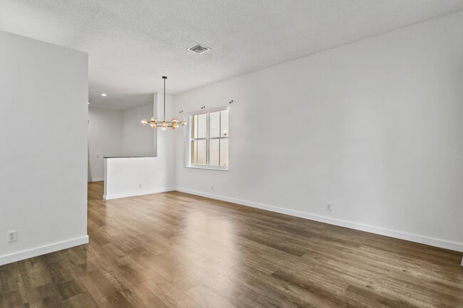 Building Photo - 1071 Bluewood Terrace