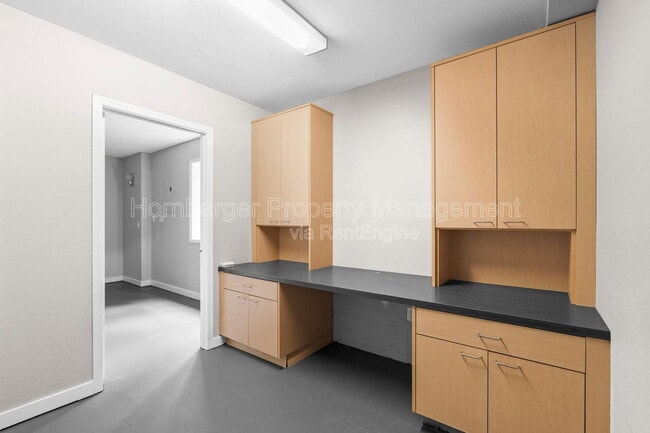 Building Photo - 3807 S Woodward Rd