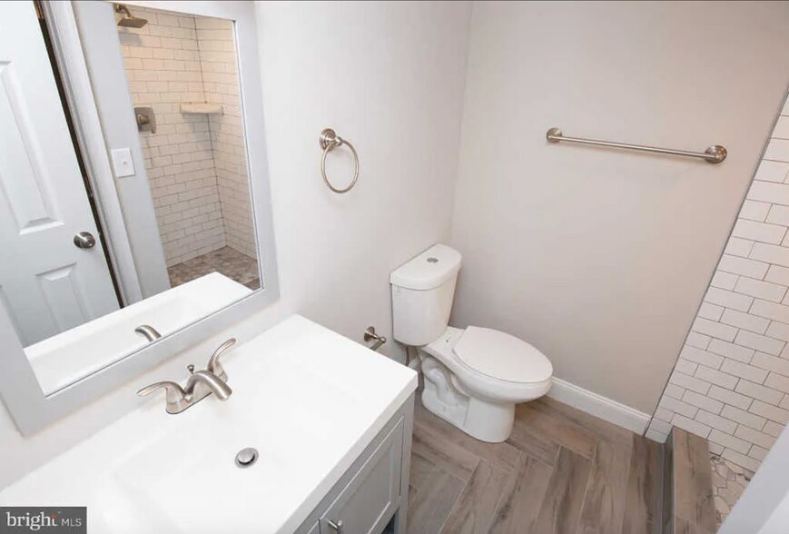 Private bathroom of downstairs bedroom - 127 S Jordan St