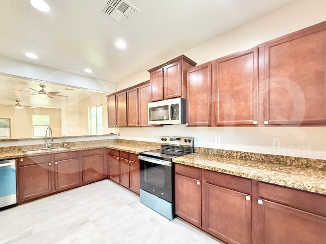 Building Photo - 10631 E Sunflower Ln