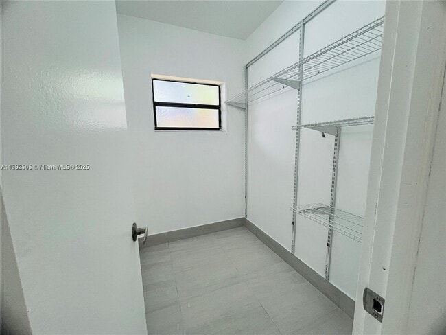 Building Photo - 13390 NE 6th Ave