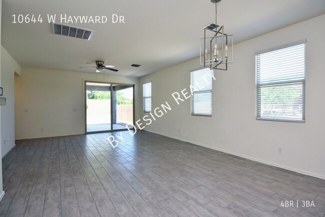 Building Photo - Like-New 4BR/3BA Corner Lot Home in Gladde...
