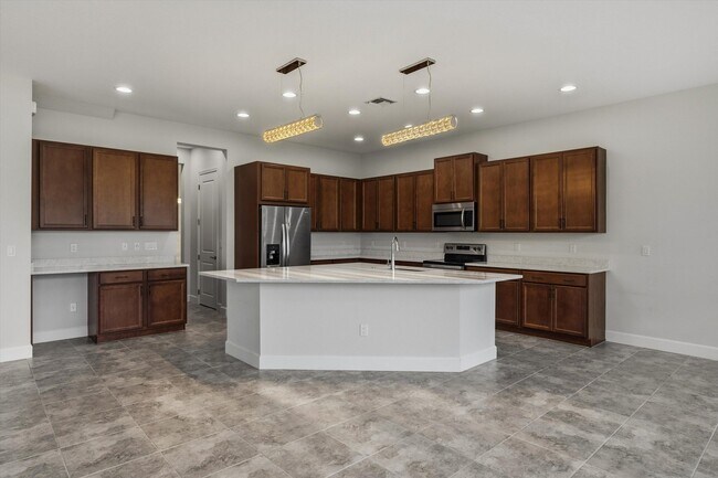 Building Photo - 14971 RedCove Pl