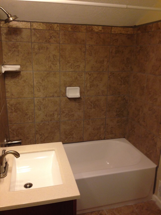 Building Photo - 442 Iberia St