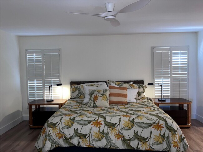 Building Photo - 330 SE 20th Ave